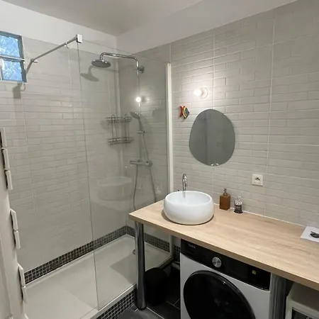 T2 20 Min From Paris Apartment *
